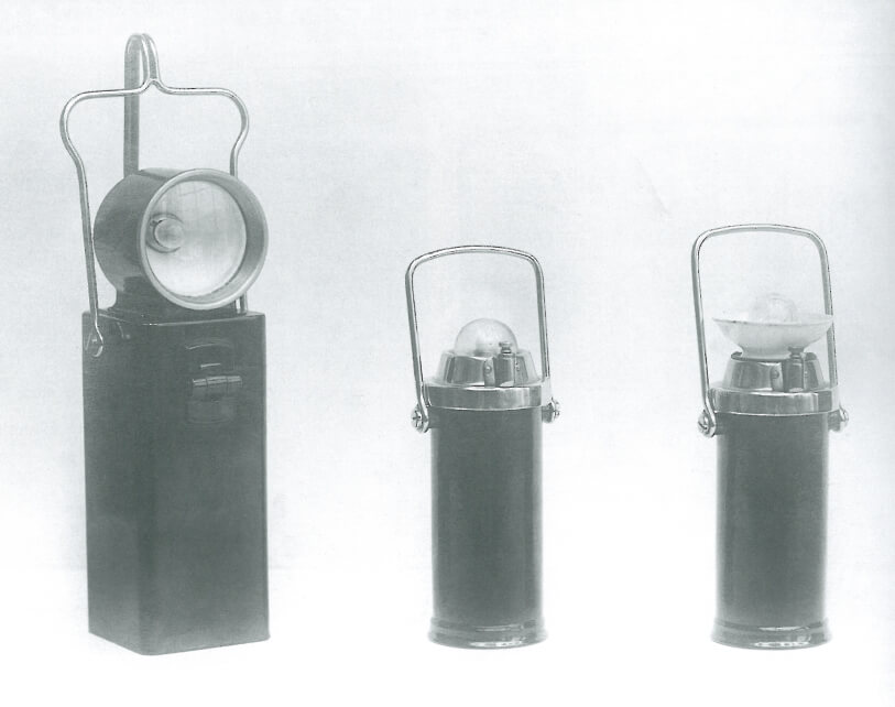 Production des premières lampes de mineur contenant des batteries Ni-Cd