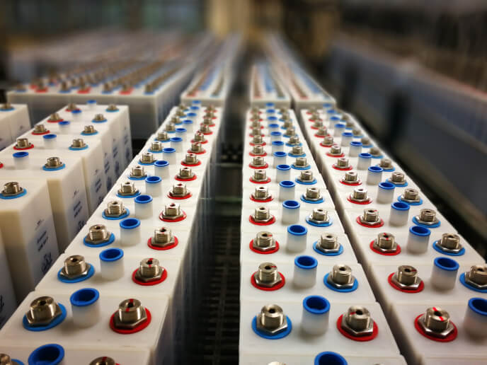 The world’s first introduction of the extra low maintenance Ni-Cd battery “lomain”