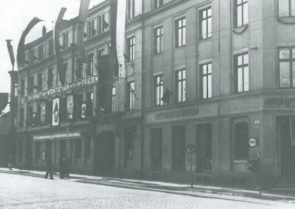 Beitritt zum VEB Zwickau, dem größten Hersteller von Kfz-Batterien in der DDR